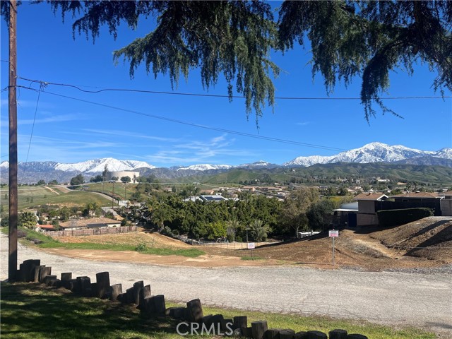 Detail Gallery Image 11 of 12 For 12184 Gladys, Yucaipa,  CA 92399 - 3 Beds | 2 Baths