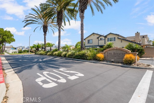 18156 Sharon Lane, Huntington Beach CA: https://media.crmls.org/medias/aa47a504-47c9-4bd5-b006-8cc52309f05d.jpg