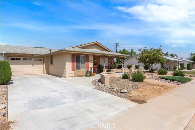 28001 Winged Foot Drive, Menifee CA: https://media.crmls.org/medias/aa481d0f-71d8-4fc2-99ca-b5930dc65cb7.jpg