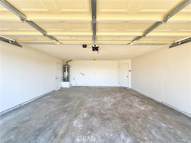 22311 Thunderbird Road, Apple Valley CA: https://media.crmls.org/medias/aa487a75-d98f-4283-a075-3a6090d63741.jpg