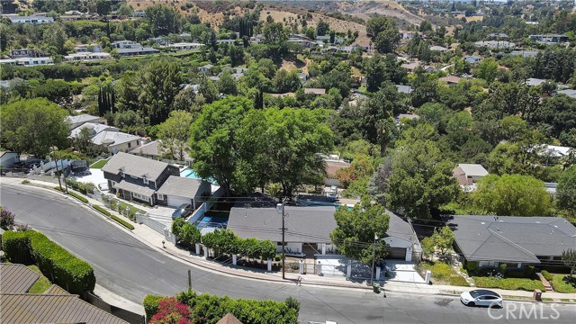 Detail Gallery Image 11 of 55 For 17072 Oak View Dr, Encino,  CA 91436 - 4 Beds | 3 Baths
