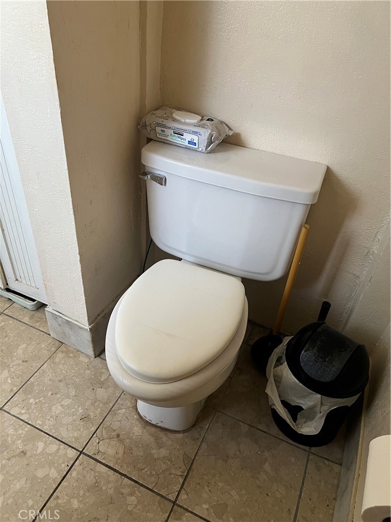 https://media.crmls.org/medias/aa49dea7-def6-454e-a0db-8bb151ab0d5c.jpg?preset=X-Large