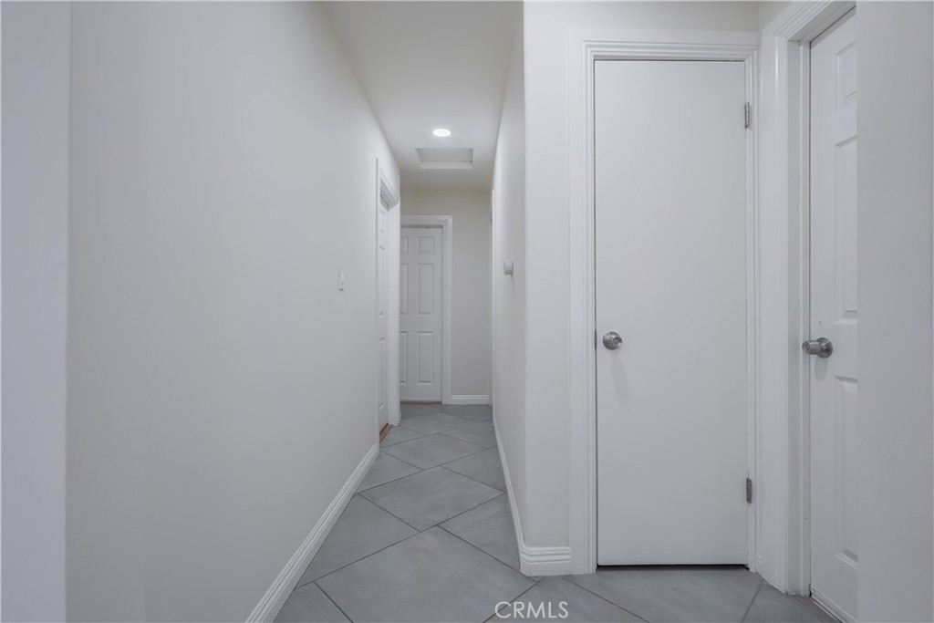https://media.crmls.org/medias/aa4a188f-c3cb-4cd8-bafd-29dac9672811.jpg?preset=X-Large