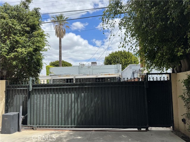 458 S Clark Drive, Beverly Hills CA: https://media.crmls.org/medias/aa4a4d71-362d-4ad7-b139-a6c9ddc91789.jpg