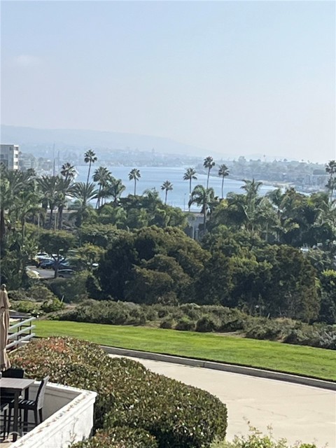 Detail Gallery Image 2 of 69 For 230 Lille Lane 212, Newport Beach,  CA 92663 - 2 Beds | 2 Baths