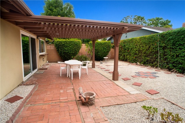 Detail Gallery Image 12 of 13 For 8556 Kelvin Ave, Winnetka,  CA 91306 - 3 Beds | 2 Baths