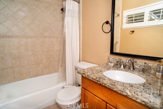 Detail Gallery Image 13 of 20 For 14705 Calla Lily Ct, Canyon Country,  CA 91387 - 3 Beds | 2 Baths