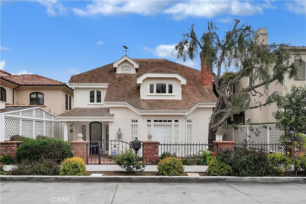 250 Poppy Avenue, Corona del Mar, CA 92625