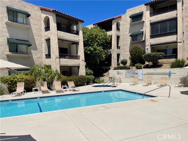 Detail Gallery Image 3 of 29 For 2522 Clairemont Dr #203,  San Diego,  CA 92117 - 2 Beds | 2 Baths