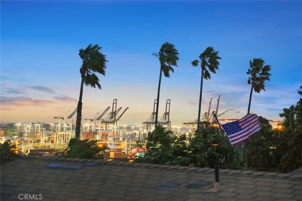 https://media.crmls.org/medias/aa4e5ba6-8bf7-4ad7-9a58-d1bbb71f93eb.jpg?preset=X-Large