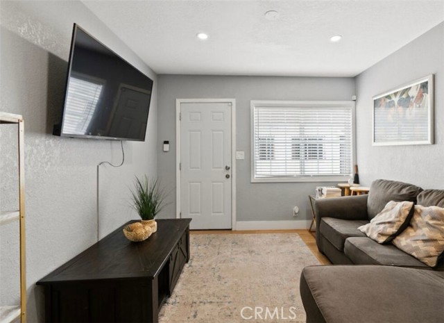 Detail Gallery Image 1 of 10 For 9816 S Hoover St, Los Angeles,  CA 90044 - 1 Beds | 1 Baths