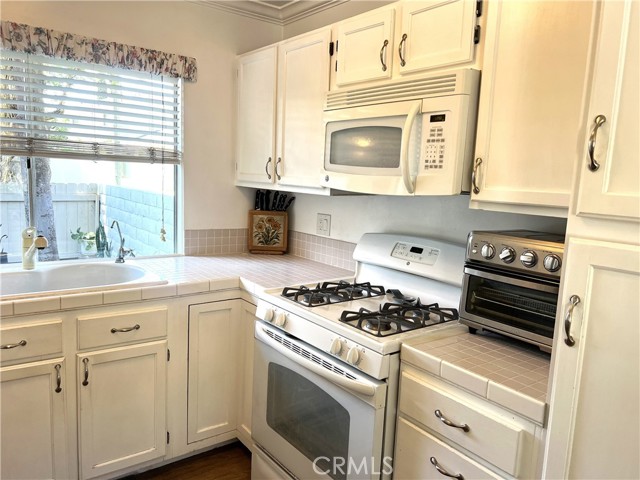 25511 Polaris Lane, Lake Forest CA: https://media.crmls.org/medias/aa4f6616-5e6a-4200-969a-60ee26d4ed47.jpg