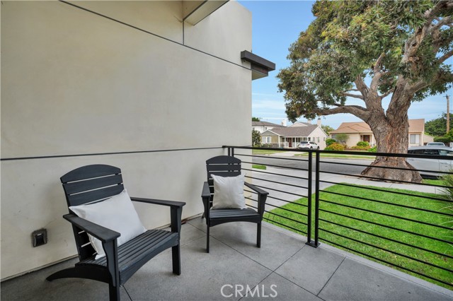 332 Avenue E, Redondo Beach, California 90277, 5 Bedrooms Bedrooms, ,6 BathroomsBathrooms,Residential,For Sale,Avenue E,SB26070979