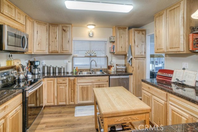 12 Hanging Tree Court, Oroville CA: https://media.crmls.org/medias/aa4f8f83-6807-4ec5-af27-b65a8901529e.jpg