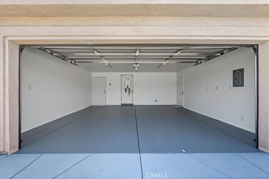 https://media.crmls.org/medias/aa4fbaae-5458-44b5-abc6-236e67d2cdff.jpg?preset=X-Large