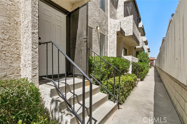 8801 Cedros Avenue, Panorama City CA: https://media.crmls.org/medias/aa5037a9-6182-4eeb-b7fd-7399fea1389d.jpg
