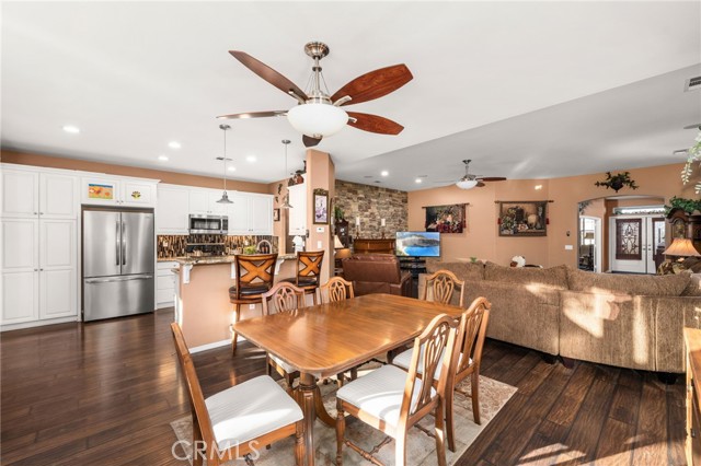 Detail Gallery Image 4 of 37 For 382 Casper Dr, Hemet,  CA 92545 - 2 Beds | 2 Baths