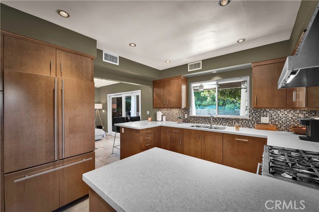 Detail Gallery Image 16 of 60 For 6119 Mary Ellen, Valley Glen,  CA 91401 - 4 Beds | 2 Baths