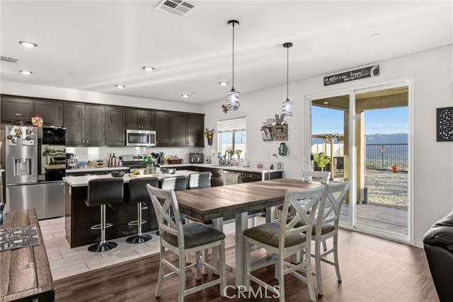 Detail Gallery Image 11 of 42 For 4013 Elderberry, Lake Elsinore,  CA 92530 - 5 Beds | 3 Baths