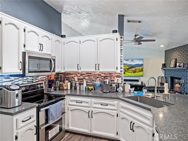 Detail Gallery Image 8 of 41 For 13826 Wawona, Apple Valley,  CA 92307 - 3 Beds | 2 Baths