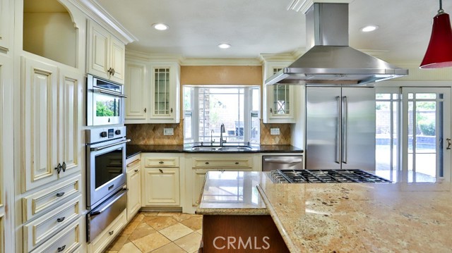 20931 Avenida Amapola, Lake Forest CA: https://media.crmls.org/medias/aa5518f1-381a-4e04-95a3-e351118462f2.jpg