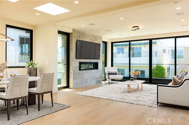 Detail Gallery Image 36 of 56 For 404 16th St, Manhattan Beach,  CA 90266 - 5 Beds | 5/2 Baths