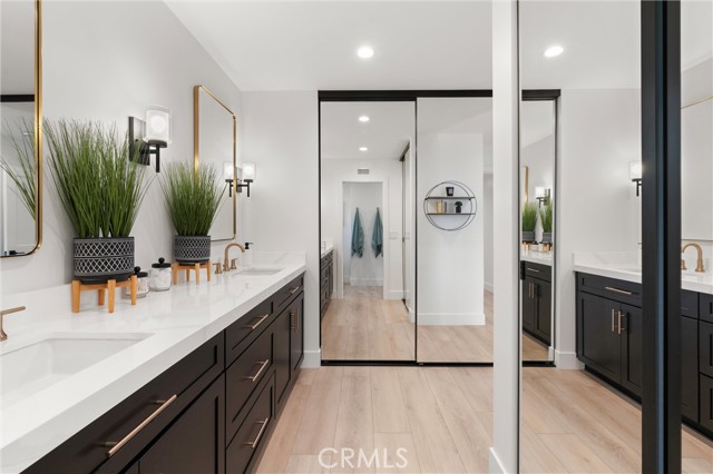 19582 Summer Breeze Lane, Huntington Beach CA: https://media.crmls.org/medias/aa57d9b3-eb81-4f1a-9639-74841d487882.jpg