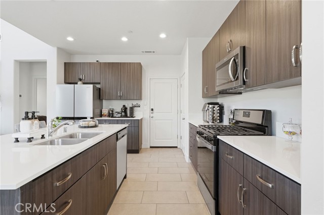 Detail Gallery Image 34 of 67 For 3432 W Good, Visalia,  CA 93277 - 3 Beds | 2/1 Baths