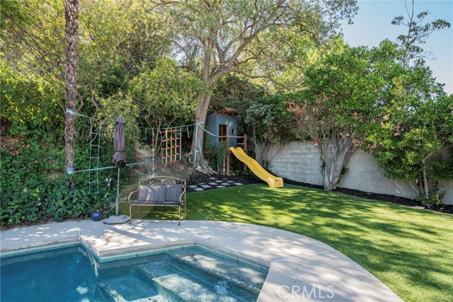 Detail Gallery Image 4 of 33 For 5329 Blanco Ave, Woodland Hills,  CA 91367 - 3 Beds | 2 Baths