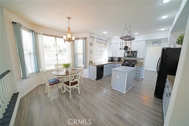 Detail Gallery Image 10 of 24 For 1820 Dawnridge Ct, Palmdale,  CA 93551 - 5 Beds | 3 Baths