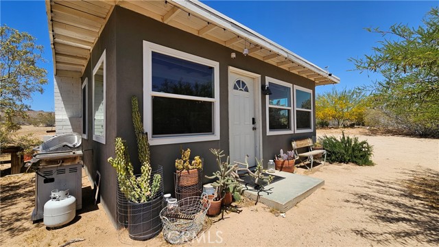 Detail Gallery Image 1 of 39 For 1240 Geronimo Trl, Yucca Valley,  CA 92284 - 1 Beds | 1 Baths