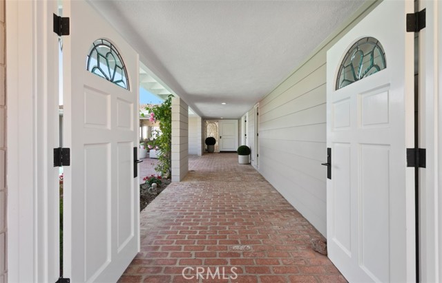 4521 Orrington Road, Corona del Mar CA: https://media.crmls.org/medias/aa5b57df-13f6-456a-9e8b-886a09e491fd.jpg