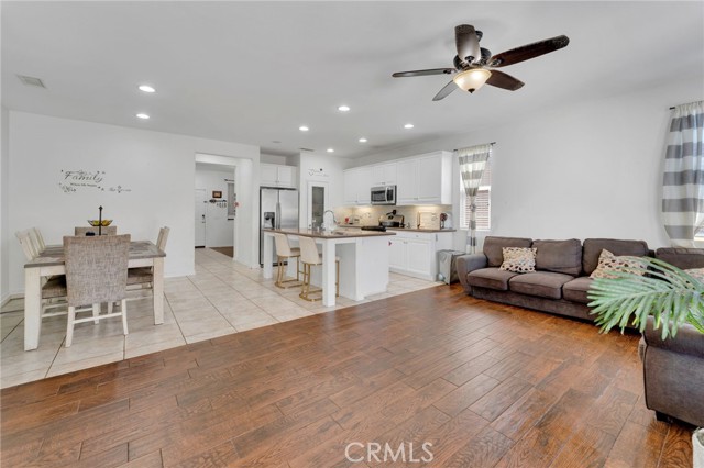 Detail Gallery Image 2 of 31 For 45525 Stanridge Ave, Lancaster,  CA 93535 - 4 Beds | 2 Baths