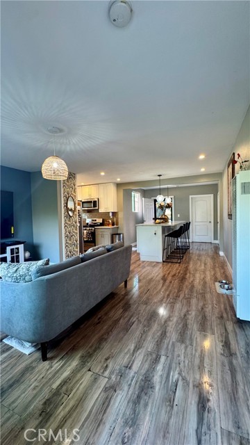 806 E 91st, Los Angeles CA: https://media.crmls.org/medias/aa5ce3e4-11a5-46ec-8cd4-0611435e71cb.jpg