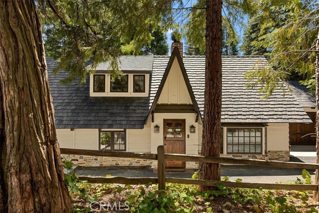 Detail Gallery Image 1 of 53 For 275 Greenleaf Ln, Lake Arrowhead,  CA 92352 - 3 Beds | 3 Baths