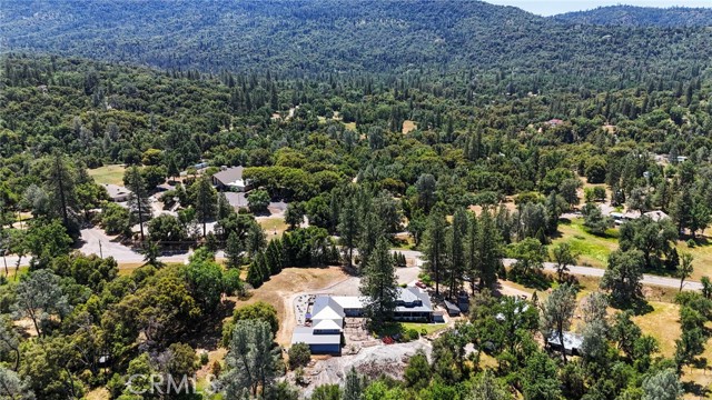 50711 Road 426, Oakhurst CA: https://media.crmls.org/medias/aa5da610-3fb9-4342-81d2-ef2387bba6ae.jpg