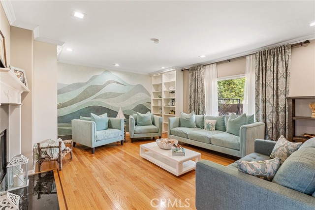 5005 Delita Place, Woodland Hills CA: https://media.crmls.org/medias/aa5da6de-d87e-4ac4-9960-4319828a81b7.jpg