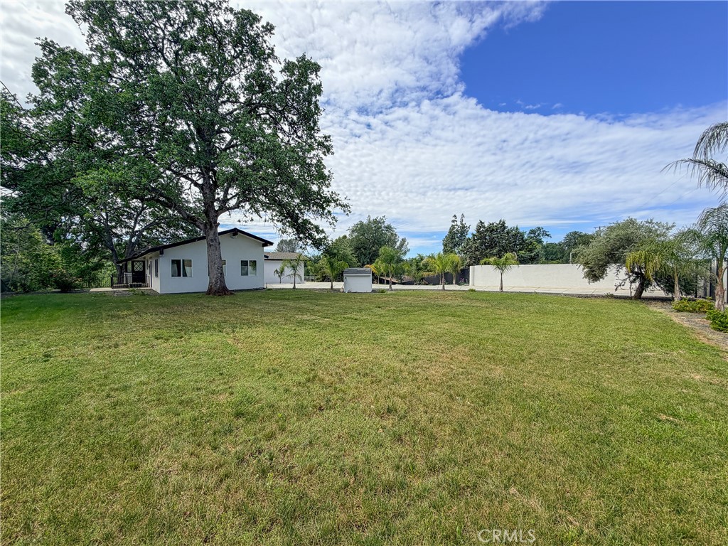 https://media.crmls.org/medias/aa5e2d2e-b67f-4167-8f38-888a49f04f00.jpg?preset=X-Large