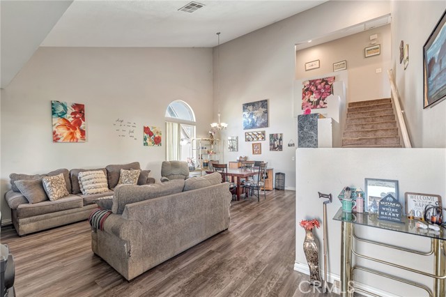 Detail Gallery Image 2 of 42 For 12269 Stonegate Cir, Victorville,  CA 92392 - 3 Beds | 2/1 Baths