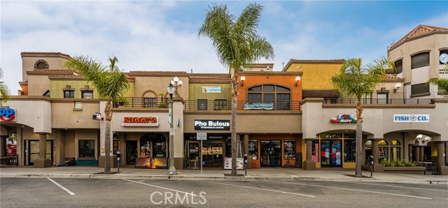 200 Main, Huntington Beach CA: https://media.crmls.org/medias/aa5e4453-882a-4364-a182-b51c073f29d9.jpg