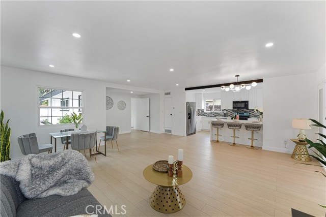 17121 Simonds Street, Granada Hills CA: https://media.crmls.org/medias/aa5e7dd1-aee3-4d87-be14-54456596e027.jpg