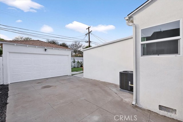 Detail Gallery Image 30 of 34 For 3825 Edgehill Dr, Los Angeles,  CA 90008 - 3 Beds | 2 Baths