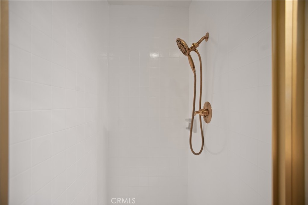 https://media.crmls.org/medias/aa60f82e-9559-4b65-9151-894afe114618.jpg?preset=X-Large