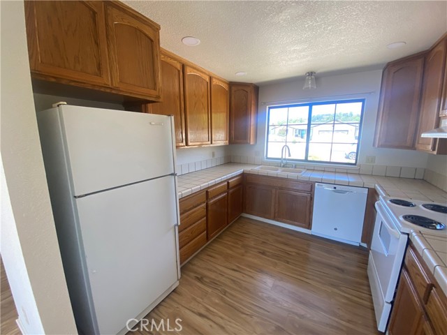 19491 Mountain Meadow S, Hidden Valley Lake CA: https://media.crmls.org/medias/aa6114a2-7d9e-493e-ab01-d06ad92653b6.jpg