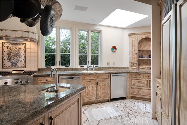 21149 Entrada Road, Topanga CA: https://media.crmls.org/medias/aa6289a0-e4c6-4164-9d50-cecb06f094eb.jpg