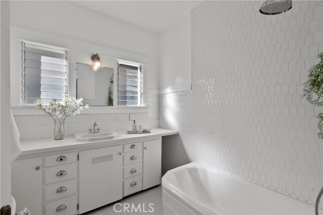 Detail Gallery Image 17 of 38 For 1337 W 49th St, Los Angeles,  CA 90037 - 3 Beds | 2 Baths