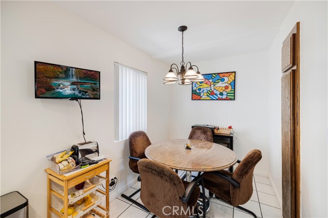 Detail Gallery Image 8 of 16 For 21901 Lassen St #94,  Chatsworth,  CA 91311 - 3 Beds | 2/1 Baths