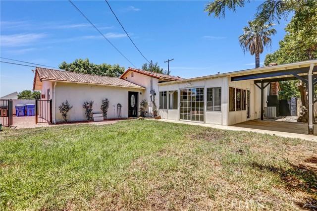 7836 Hanna Avenue, Canoga Park CA: https://media.crmls.org/medias/aa63be27-e006-4bf4-999f-2503a4a0a63c.jpg