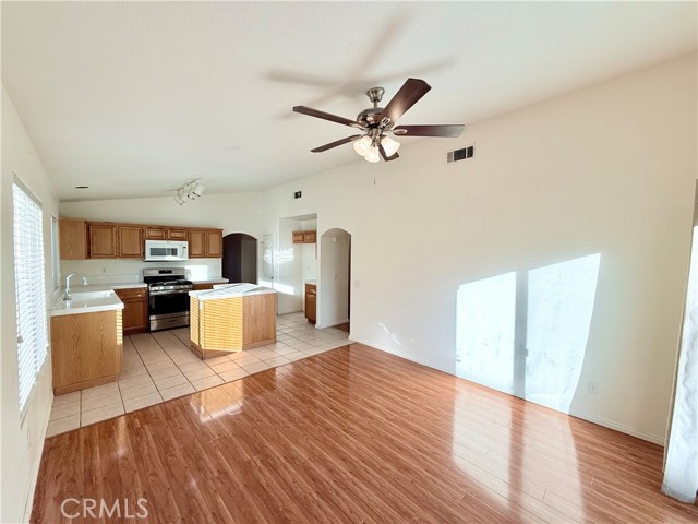 Detail Gallery Image 7 of 27 For 14421 El Grande Way, Victorville,  CA 92394 - 3 Beds | 2 Baths