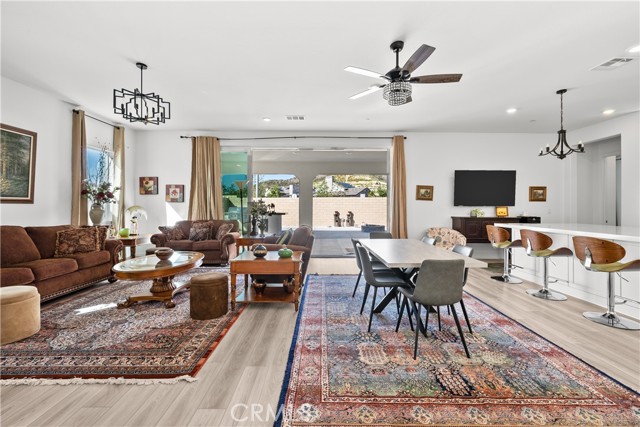 Detail Gallery Image 12 of 51 For 24513 via Sendero, Valencia,  CA 91354 - 3 Beds | 3/1 Baths